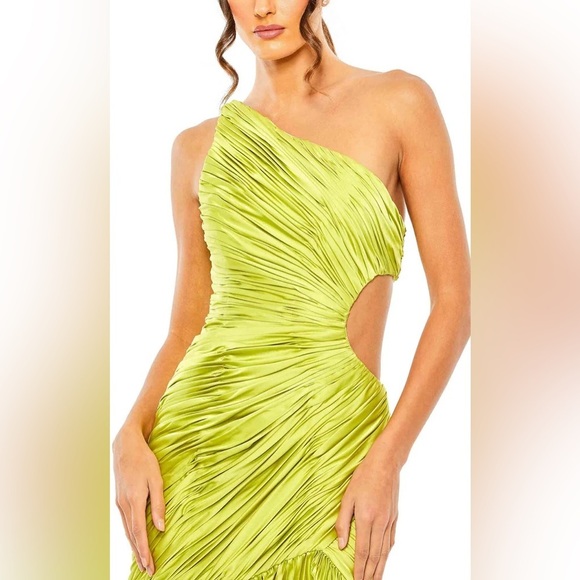 Mac Duggal 49683 NWT Apple Green Side Cut-Out One-Shoulder Pleated Gown - Picture 3 of 13